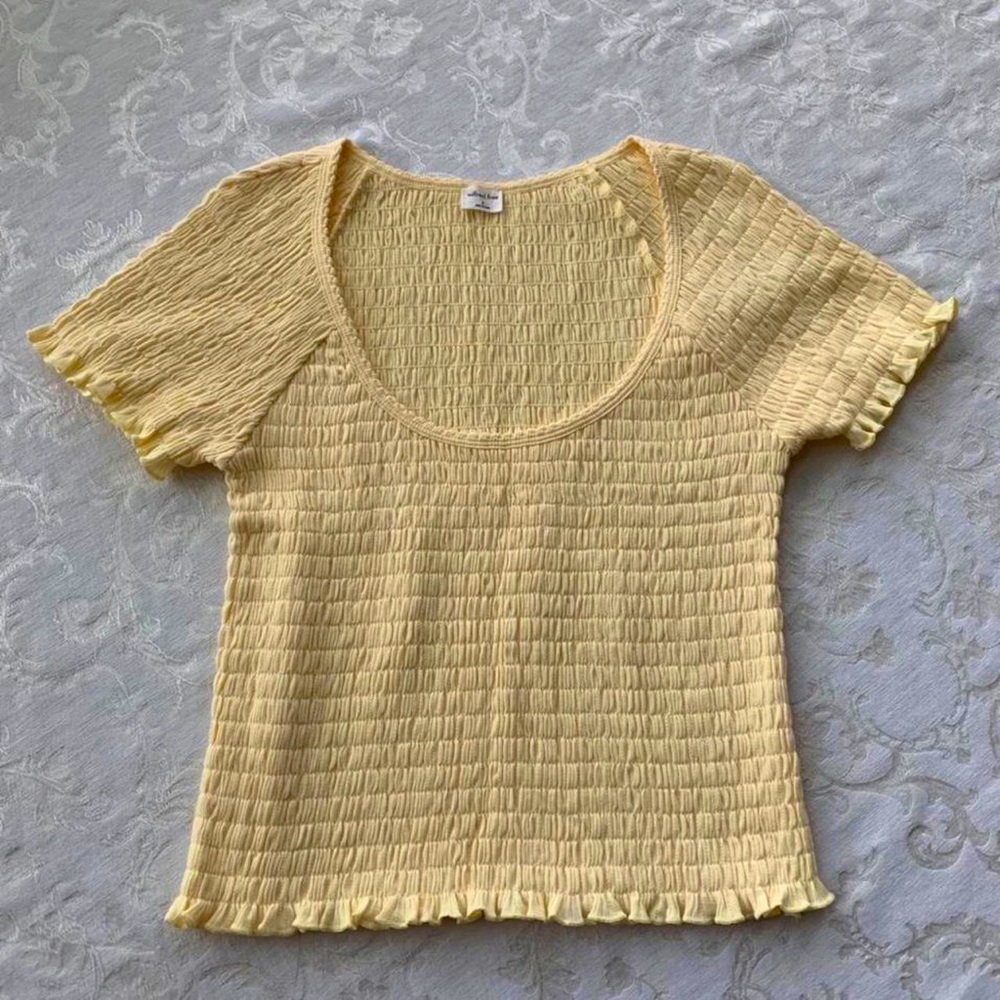 Butter yellow Aritzia Wilfred Free ‘Essence’ top